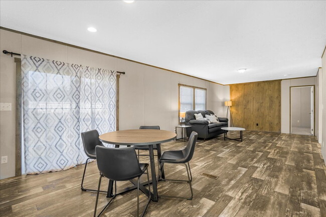 Building Photo - 122 Rambo Dr