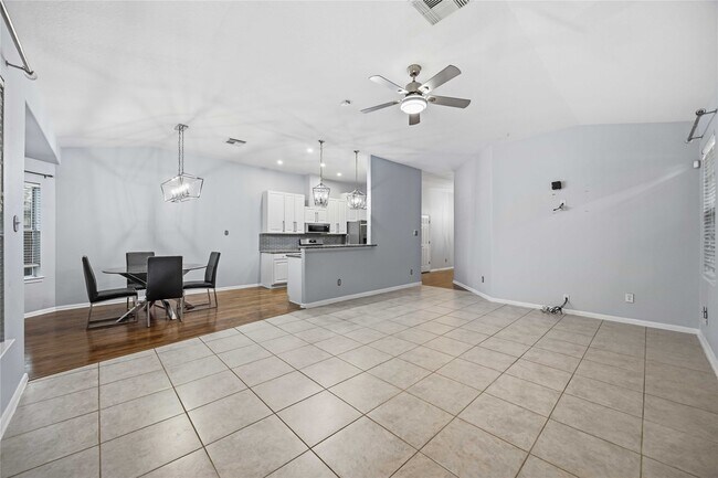 Building Photo - 1029 Riverwood Dr