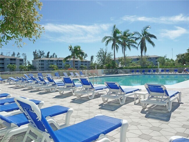 Building Photo - 16655 Lake Cir Dr