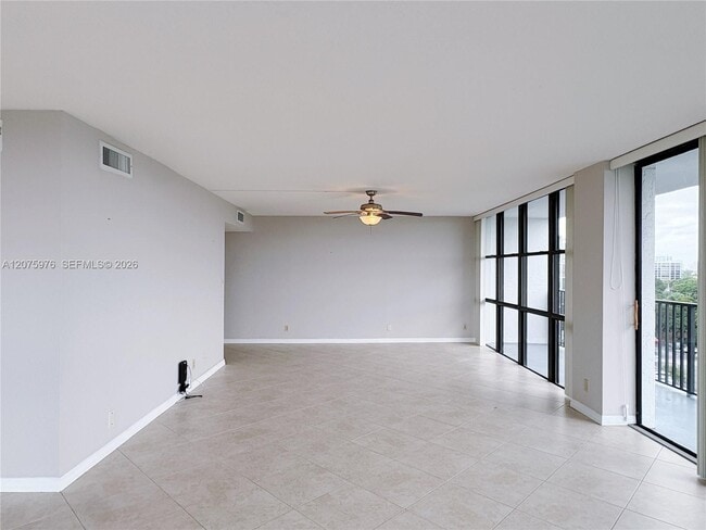 Building Photo - 800 Parkview Dr