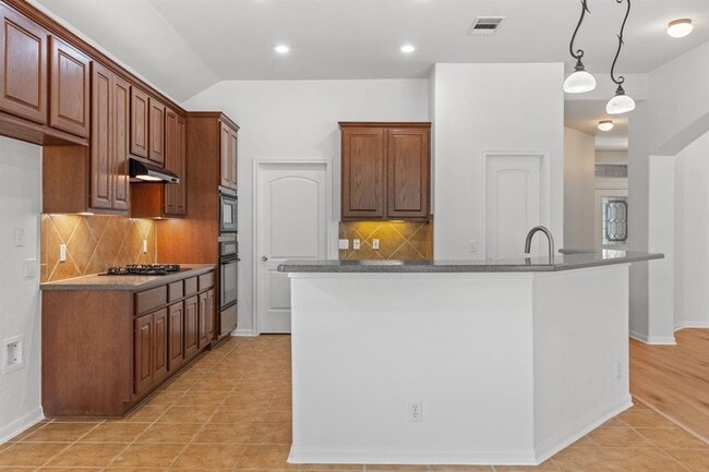 Building Photo - 209 Canterbury Dr
