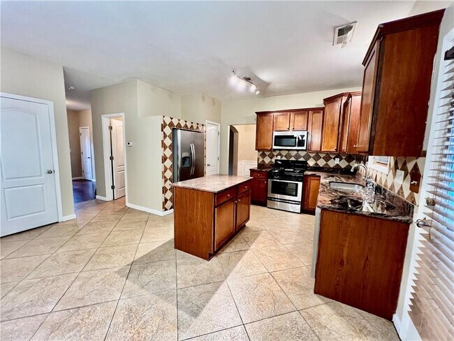Building Photo - 2066 Peach Shoals Cir