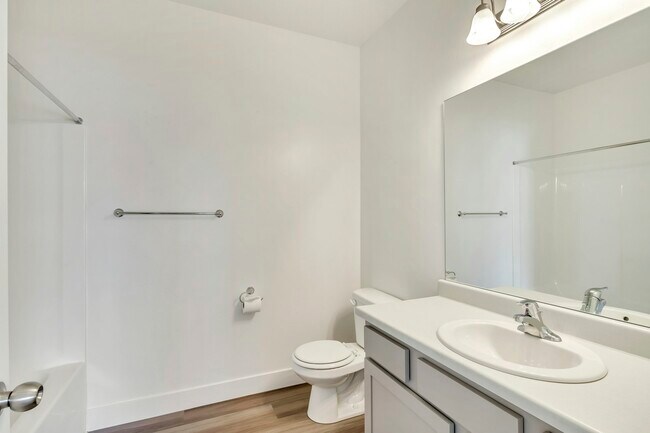 Building Photo - 667 N 380 W