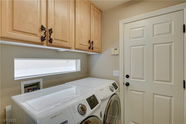 Building Photo - 10990 Fishers Island St