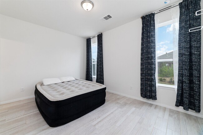 Building Photo - 16615 Chill Brook Dr