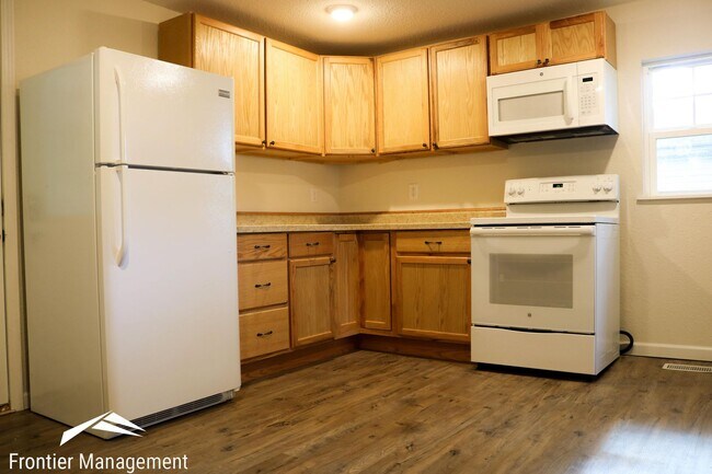 Building Photo - Recently Remodeled 3 Bedroom Farm Style Home!