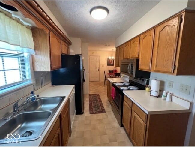 Building Photo - 1647 Justin Ave