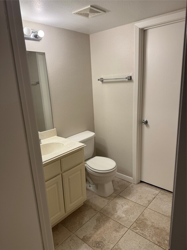 Building Photo - 3300 Pebblebrook Dr