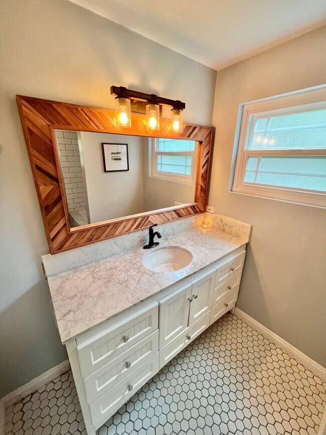Building Photo - Spacious Remodeled Home Near El Dorado Park