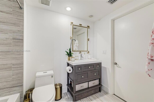 Building Photo - 6000 Collins Ave