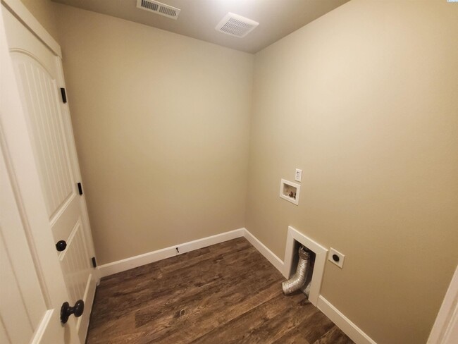 Building Photo - FOR RENT SAGECREST