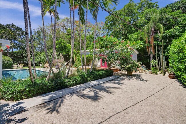 Building Photo - 13120 SW 82nd Ct