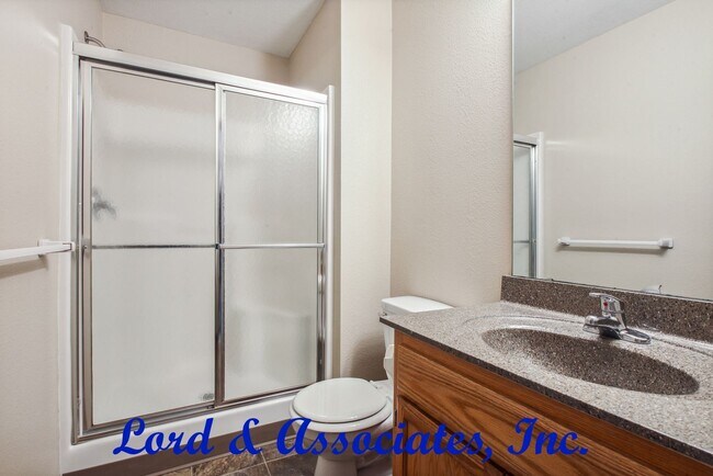 Building Photo - 1210 NW Willow Dr
