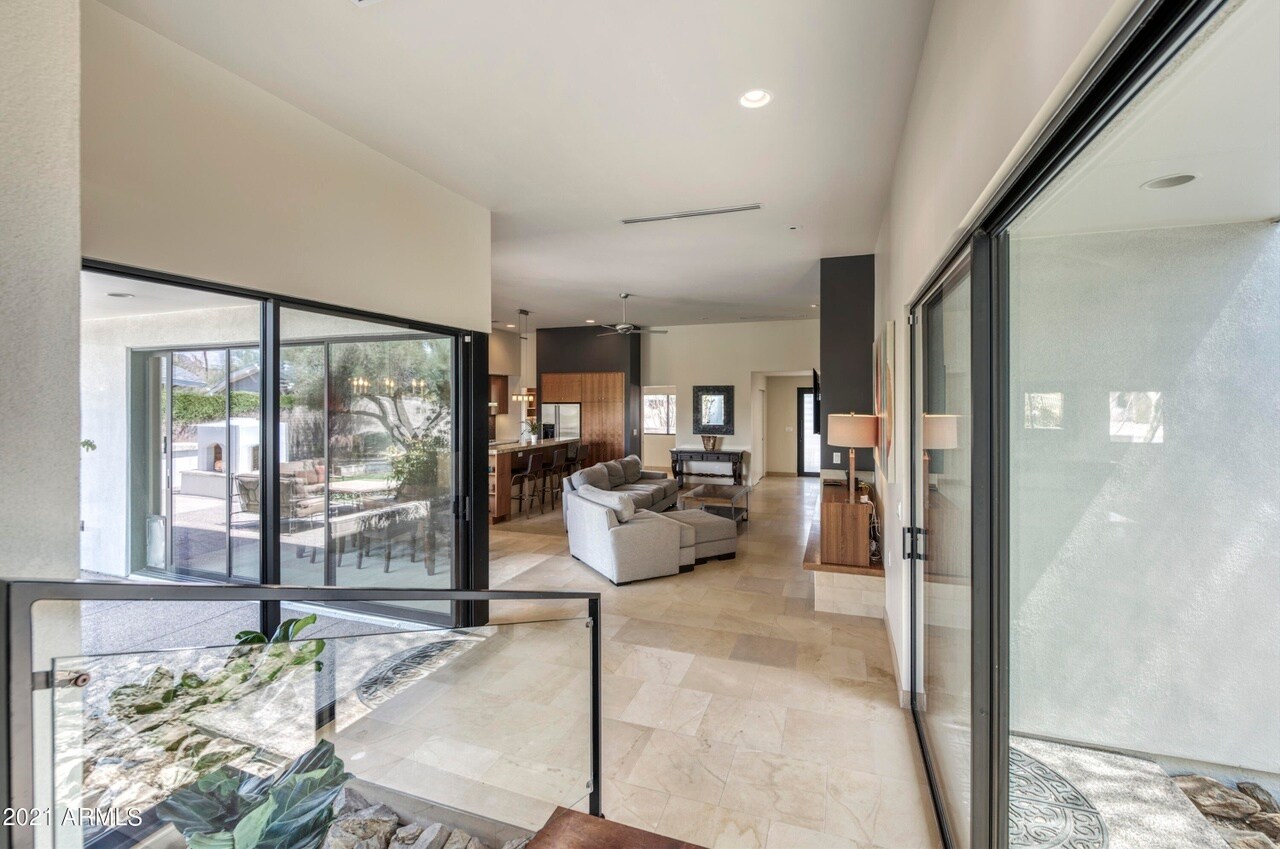 Building Photo - 4042 E Saint Joseph Way