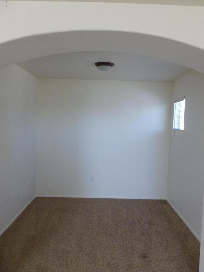 Building Photo - 13437 W Rhine Ln