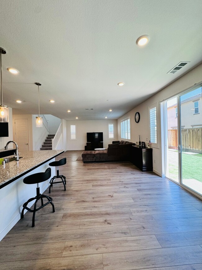 Building Photo - 5473 Guenoc Valley Ln