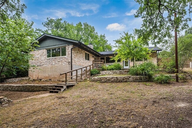 Building Photo - 2306 Loyola Ln