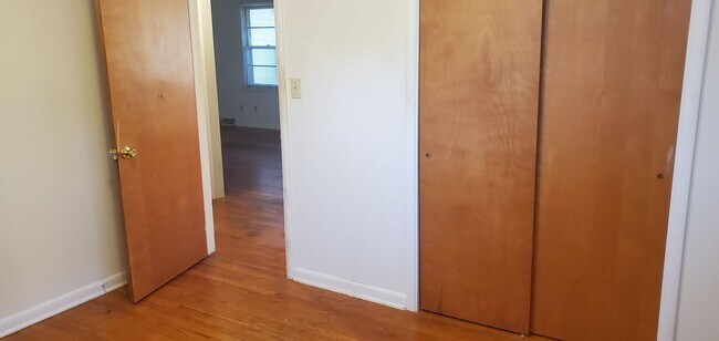 Building Photo - 2512-2514-2514 Braemore Rd