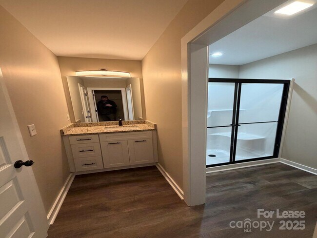 Building Photo - 620 W Bell St