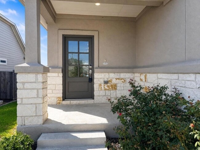 Building Photo - 366 Papaya Dr