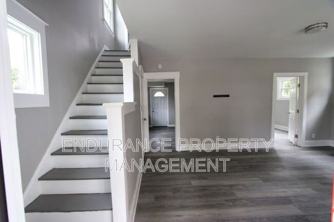 Building Photo - 22 Glen Este Pl