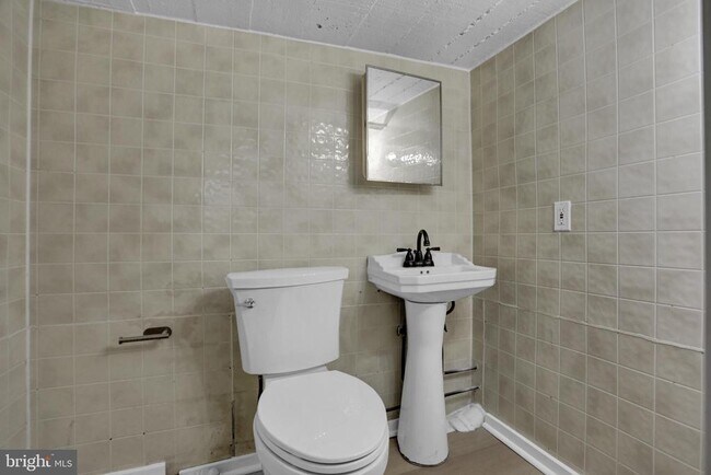 Building Photo - 3202 Dudley Ave