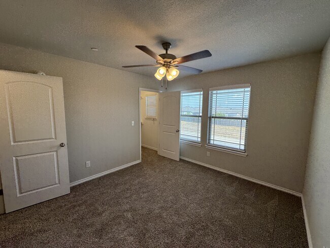 Building Photo - 7615 Stonehollow