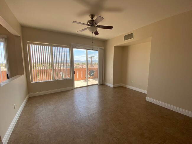 Building Photo - FABULOUS 4TH FLOOR CONDO IN GATED COMMUNIT...