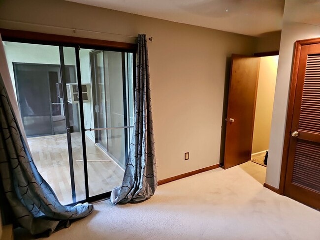 Building Photo - 2 Bedroom 2 Bath Condo in Pier Point Village