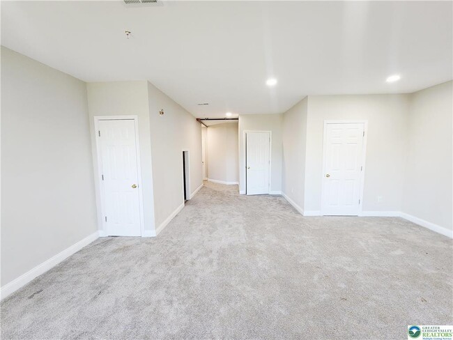 Building Photo - 7699 Clayton Ave