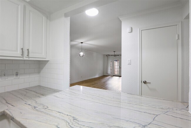 Building Photo - 857 Wax Myrtle Ln