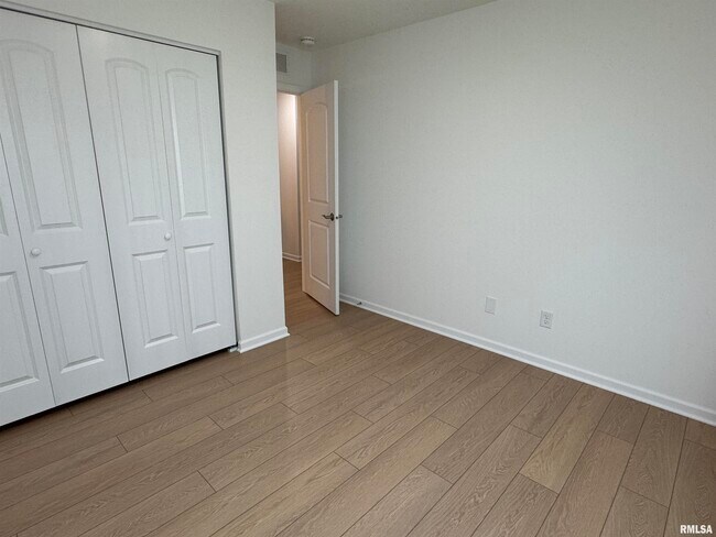 Building Photo - 5894 Butterfield Ct