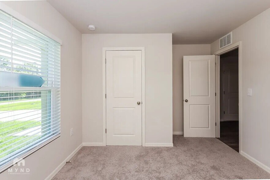Building Photo - 28257 Chinquapin Dr