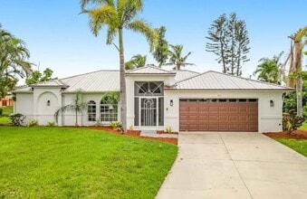 Building Photo - 915 SW 1st Terrace