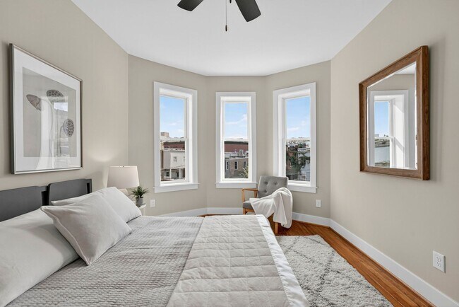 Building Photo - Renovated Hill East 3BR Near Metro + Parking