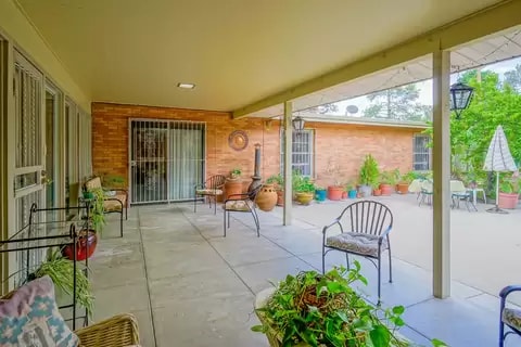 Building Photo - 713 Montclaire Dr NE