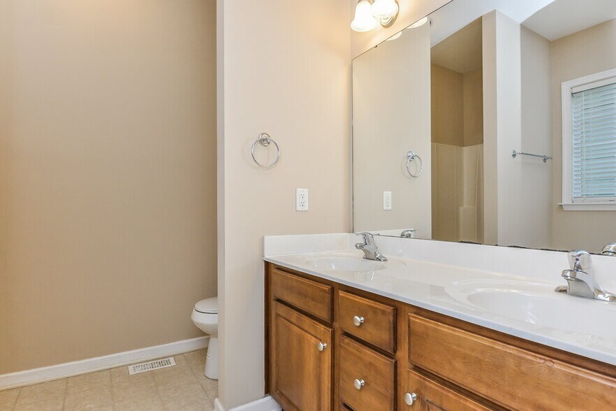 Building Photo - 3612 Willowtree Ln