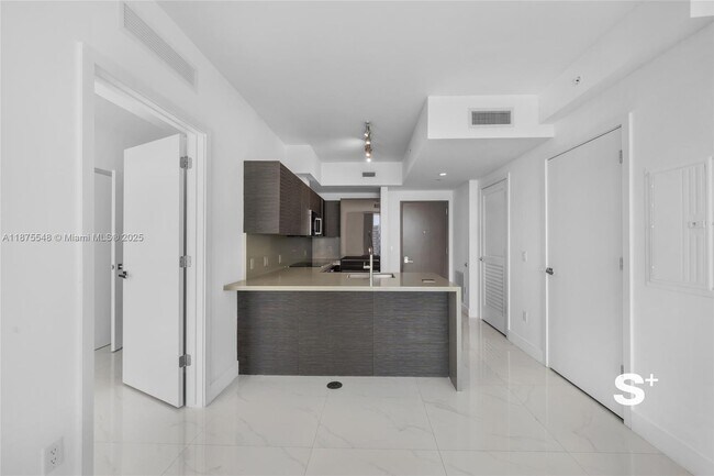 Building Photo - 1080 Brickell Ave