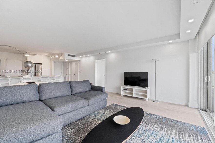 Building Photo - 5700 Collins Ave