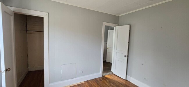 Building Photo - 3Bed/1 Bath House