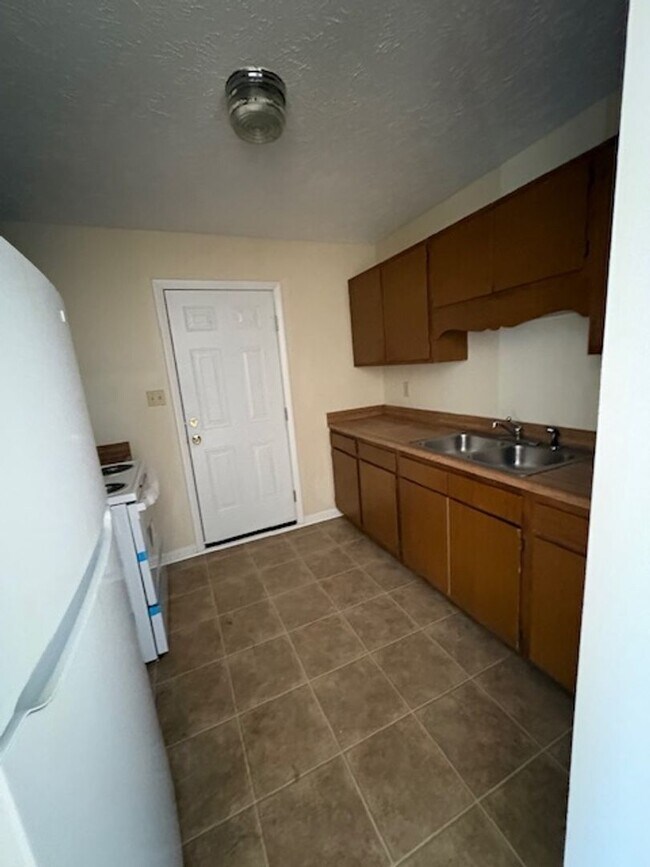 Building Photo - 3820 John Marshall Rd