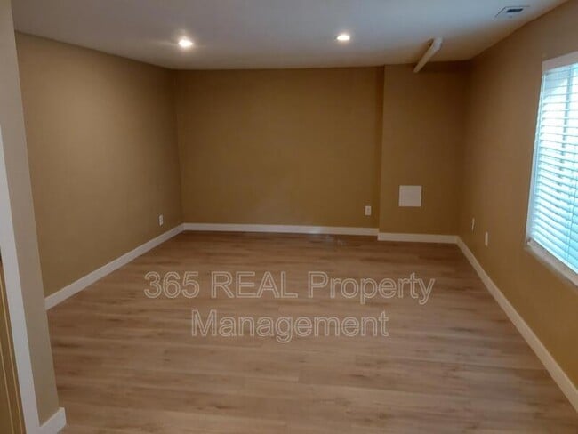 Building Photo - 1417 12th Ave
