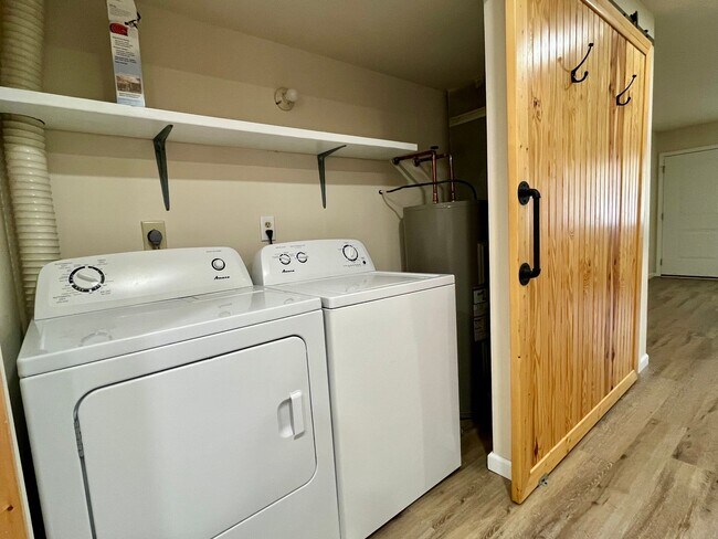 Building Photo - 2 Bedroom | 2 Bathroom | Apartment