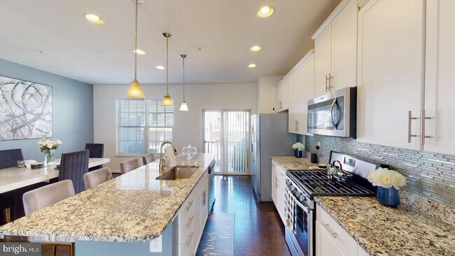 Building Photo - 2517 Francis Ln