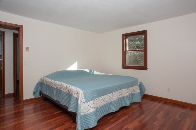 Larger bedroom 3 windows - 17 Springbrook Rd