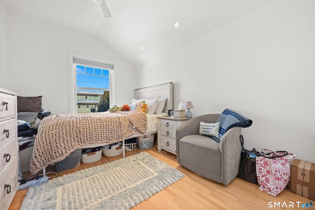 Building Photo - 1895 Fairfield Beach Rd