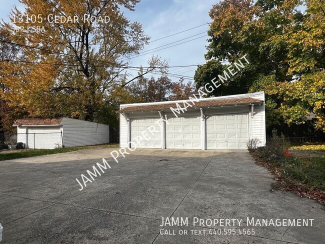 Building Photo - Cleveland Heights: 5 bedrooms, 2.5 Bathroo...