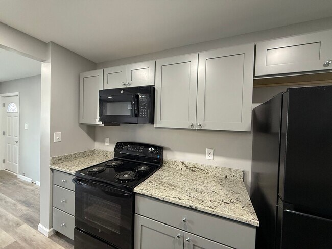 Building Photo - 1136 S Main St