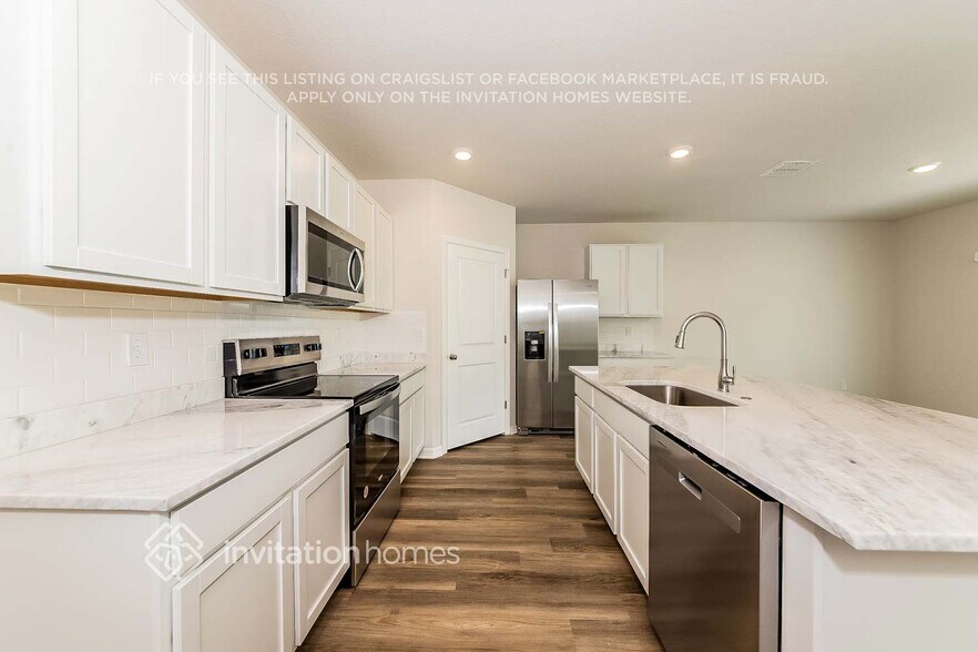Building Photo - 8017 Majestic Palms Ct