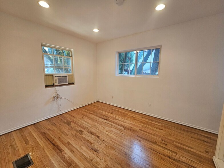 Building Photo - 1649 Sargent Pl